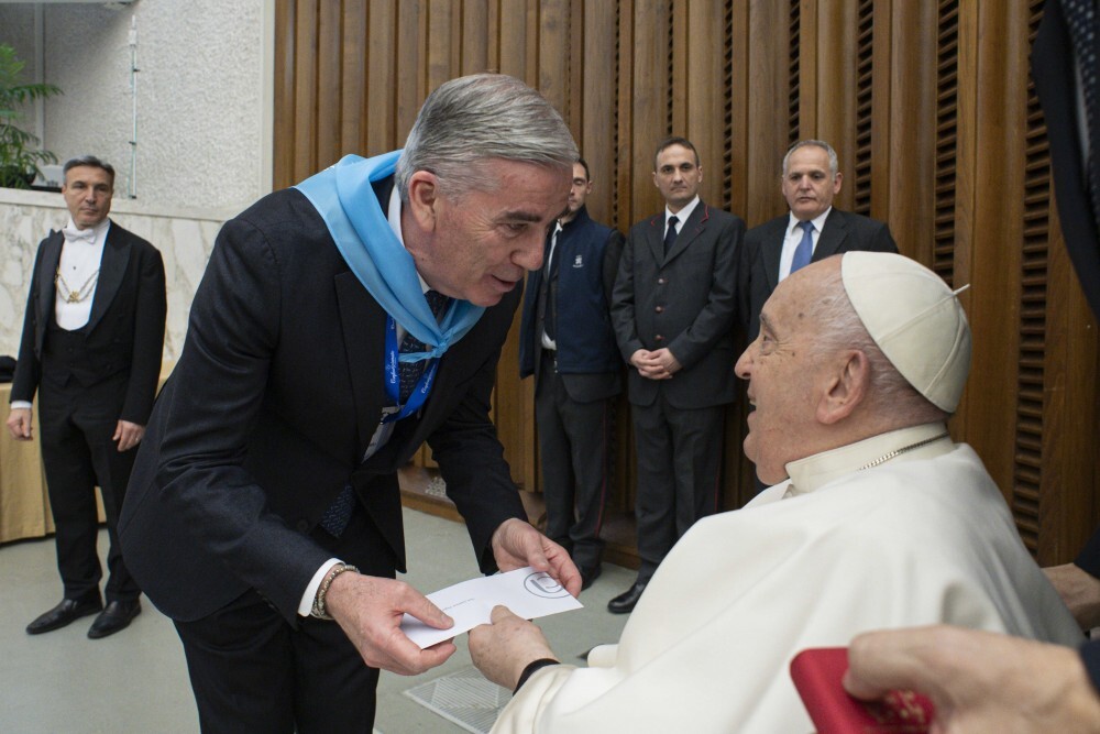 Il Papa agli artigiani: “Le macchine replicano, voi inventate”
