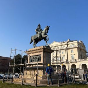 Grazie al 5X1000 restaurato il monumento a a Vittorio Emanuele II nella centrale piazza Martiri della Libertà a Novara